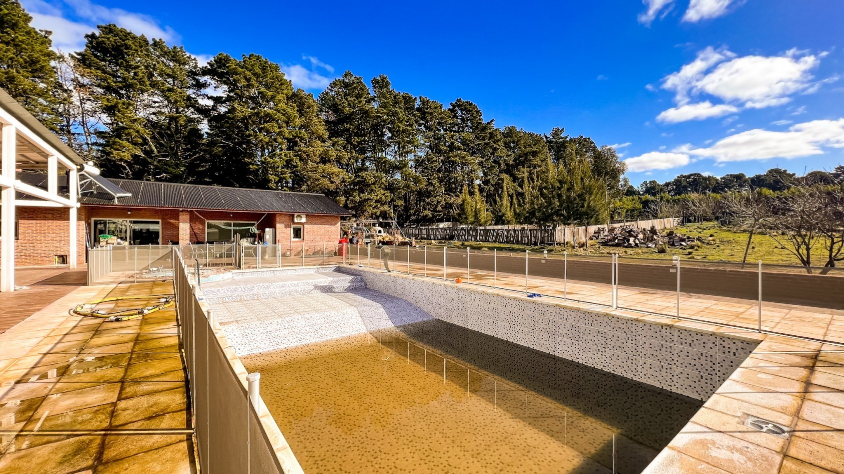 Casa quinta + Salon de Fiestas- Casa de caseros - una hectarea en Sierra de los Padres-1 hectarea