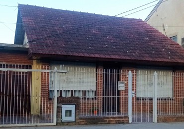 CASA 3 AMB + DEPTO 2 AMB + HABITACION CON BANO EN MISMO LOTE - VENTA EN BLOOCK