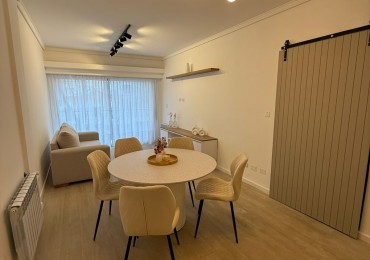 Venta departamento semipiso 3 ambientes reciclado a la calle con balcon Plaza Mitre