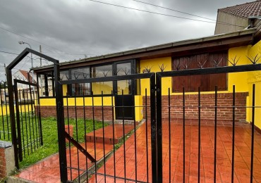 CASA 4 AMBIENTES CON COCHERA PARQUE  Y  MONOAMBIENTE PUNTA MOGOTES.