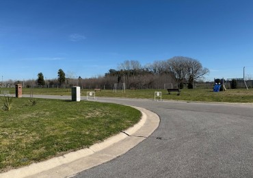 VENTA - CASA 4 AMBIENTES A ESTRENAR : BARRIO PRIVADO ARENAS CHICO .