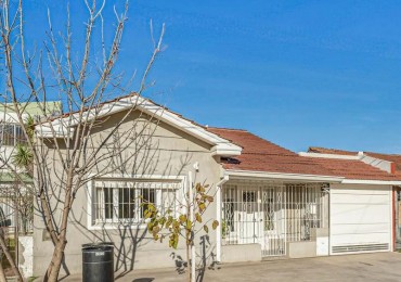 CASA 3 AMBIENTES TOTALMENTE RECICLADA.BARRIO 9 DE JULIO