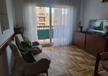 Departamento 3 amb mas dependencia al frente con balcon y cochera plaza colon 