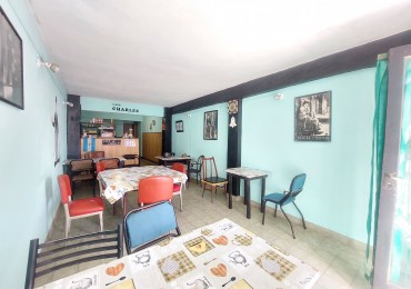 Local comercial con patio.