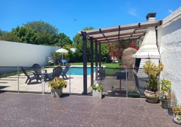 Venta casa 4 ambientes, garaje, parque y piscina, Caisamar