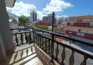DEPARTAMENTO 3 AMBIENTES A LA CALLE CON BALCON + DEPENDENCIA/LAVADERO EN LA PERLA. AMOBLADO